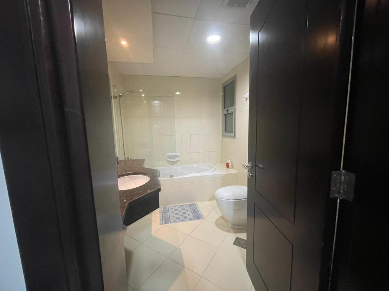 Apartamento Apartment Near The Beach In Khalidiya New Location Abu Dhabi